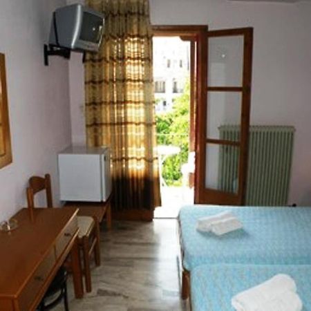 Hotel Kavouris Skopelos Town Exterior photo